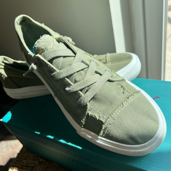 Blowfish khaki green flats - Picture 3 of 7